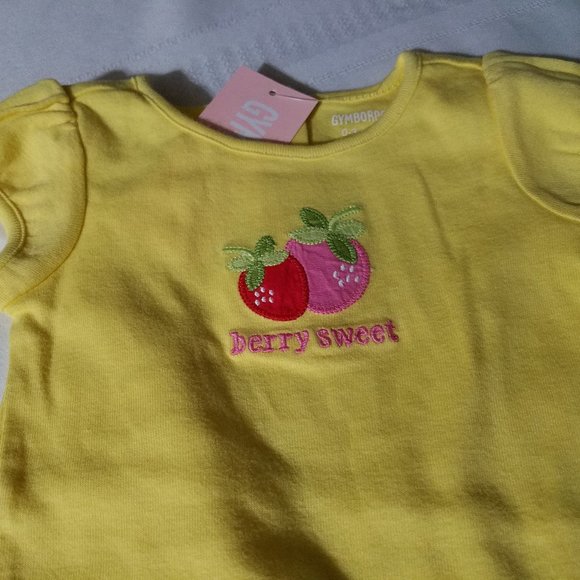 GYMBOREE Berry Sweet 0-3 month 3 bodysuits, hat & socks NWT - Picture 5 of 10